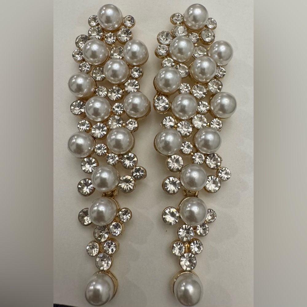 Christian Siriano Faux Pearl Crystal Glass Dangle Drop Earrings. 3 1/2” Drop - Picture 2 of 6
